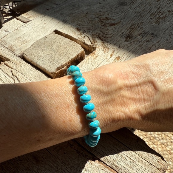 Turquoise Beaded Bracelet with Gold Clasp - Picture 3 of 4
